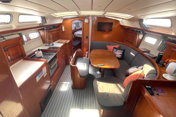 2007 42′ Beneteau 423