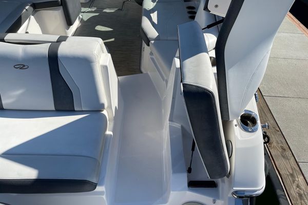 2016 23′ Regal 23 OBX