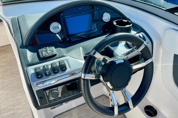 2016 23′ Regal 23 OBX
