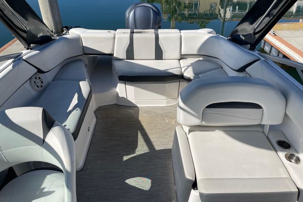 2016 23′ Regal 23 OBX