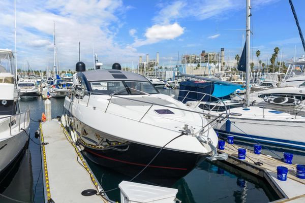 2019 57′ Sunseeker Predator 57