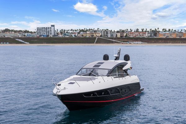 2019 57′ Sunseeker Predator 57