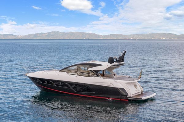 2019 57′ Sunseeker Predator 57