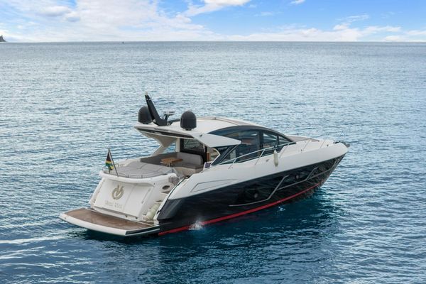 2019 57′ Sunseeker Predator 57