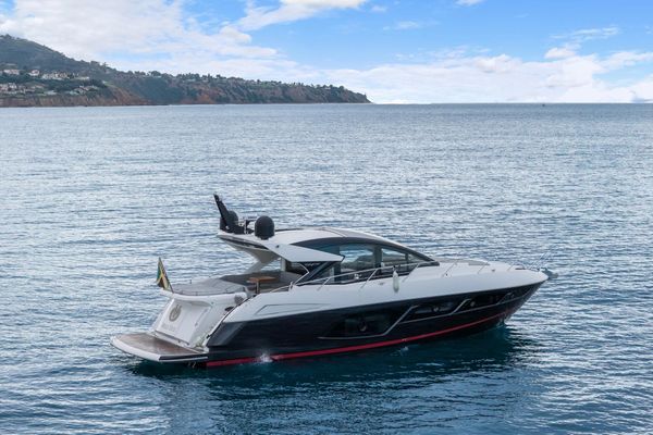 2019 57′ Sunseeker Predator 57