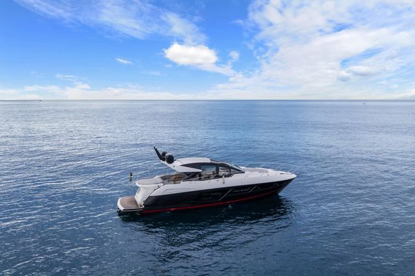 2019 57′ Sunseeker Predator 57