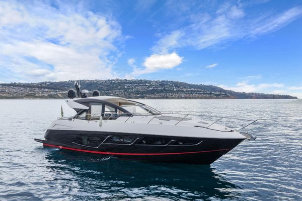 2019 57′ Sunseeker Predator 57