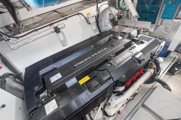 2019 57′ Sunseeker Predator 57