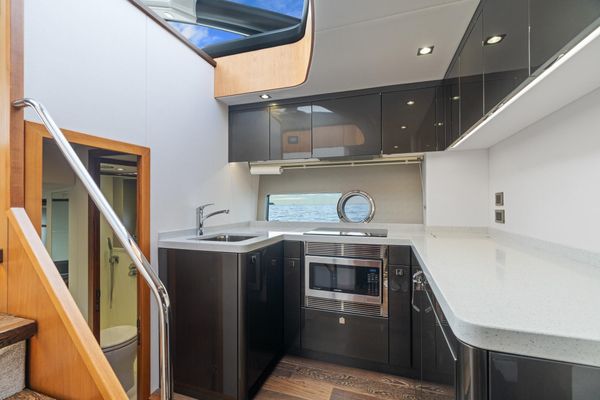 2019 57′ Sunseeker Predator 57