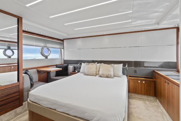 2019 57′ Sunseeker Predator 57