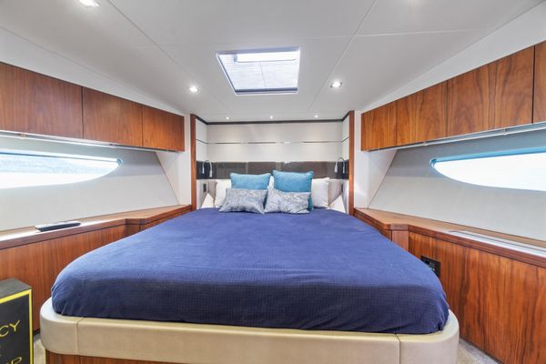 2019 57′ Sunseeker Predator 57