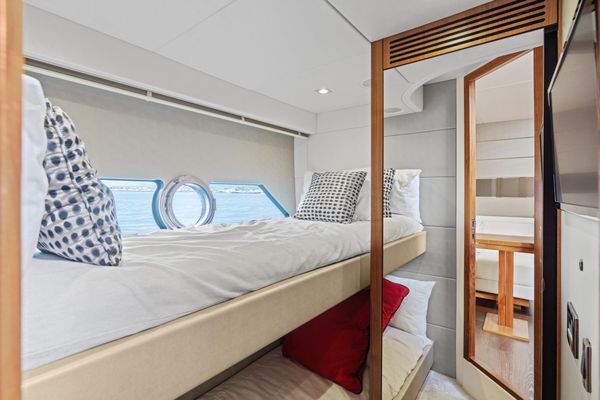 2019 57′ Sunseeker Predator 57
