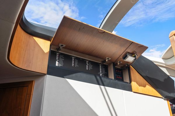 2019 57′ Sunseeker Predator 57