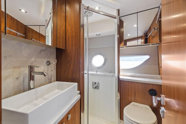 2019 57′ Sunseeker Predator 57