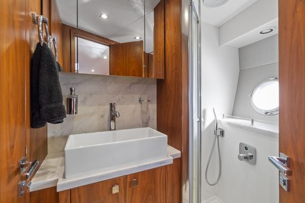 2019 57′ Sunseeker Predator 57