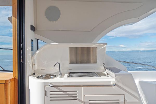 2019 57′ Sunseeker Predator 57