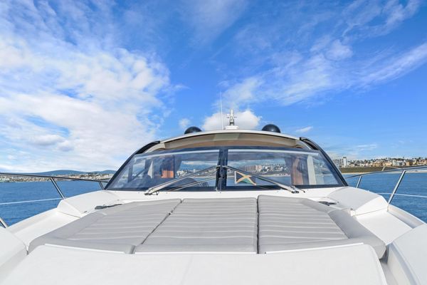 2019 57′ Sunseeker Predator 57