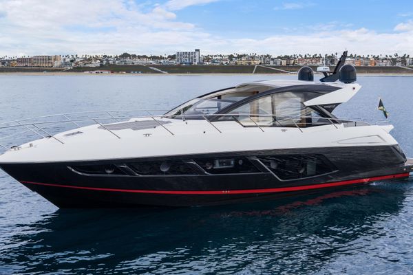 2019 57′ Sunseeker Predator 57