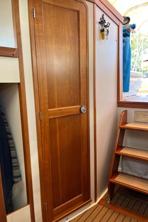 2001 28′ Legacy Yachts 28 Express