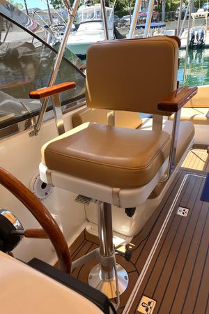 2001 28′ Legacy Yachts 28 Express