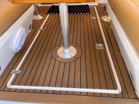 2001 28′ Legacy Yachts 28 Express