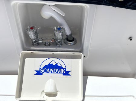 2001 28′ Legacy Yachts 28 Express