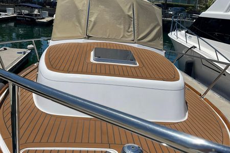 2001 28′ Legacy Yachts 28 Express