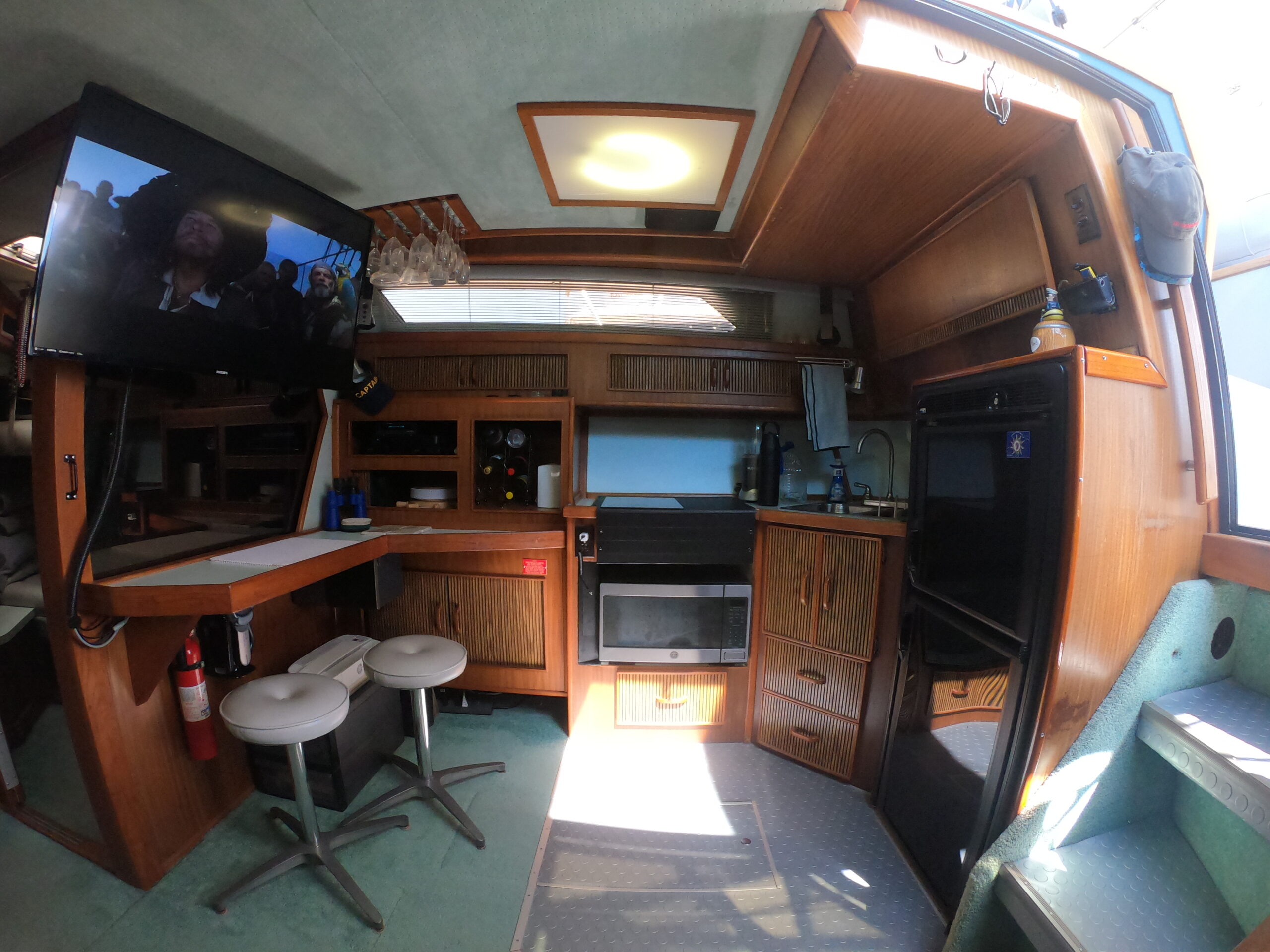 1987 39′ Sea Ray 390 Express