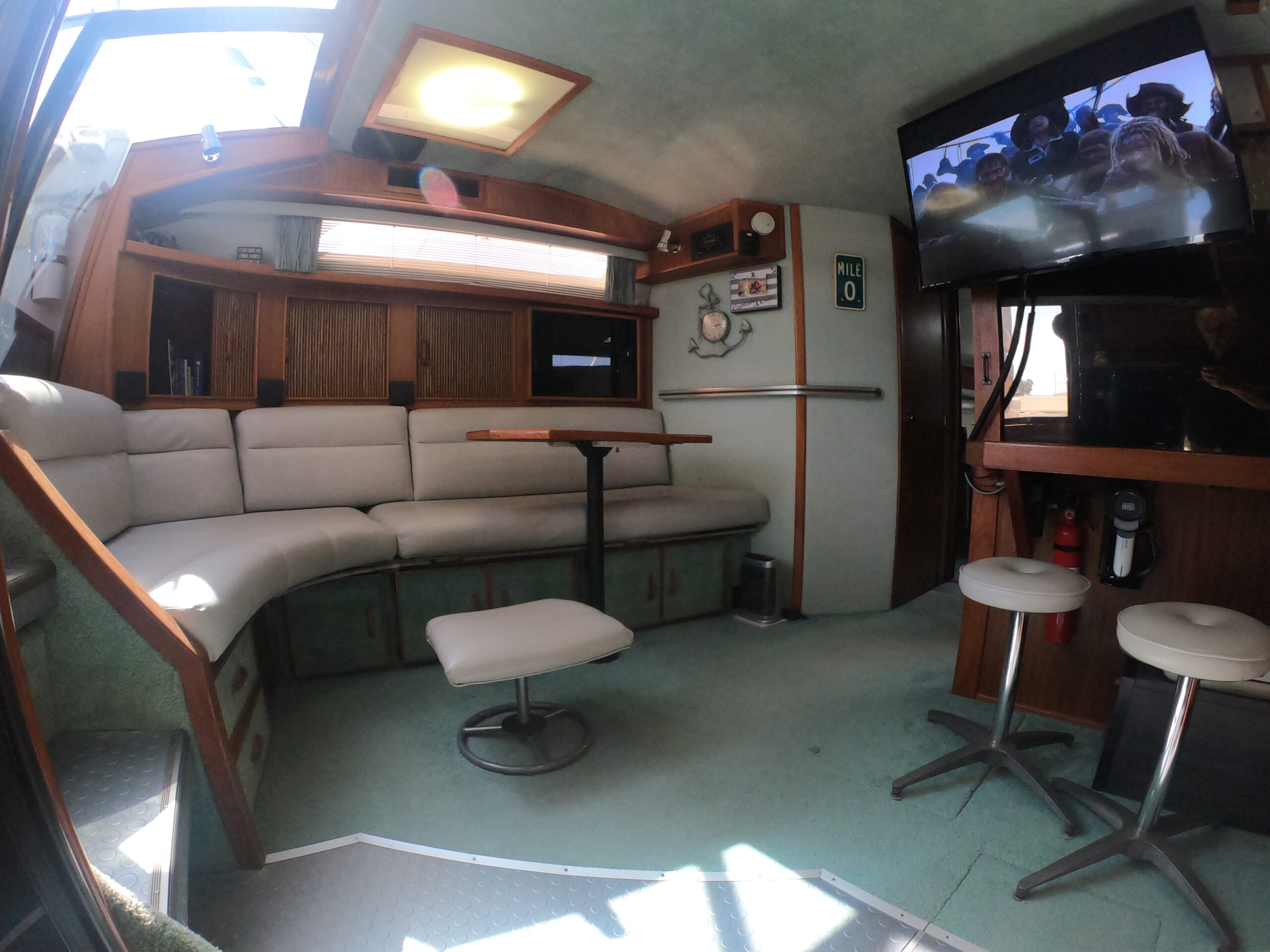 1987 39′ Sea Ray 390 Express