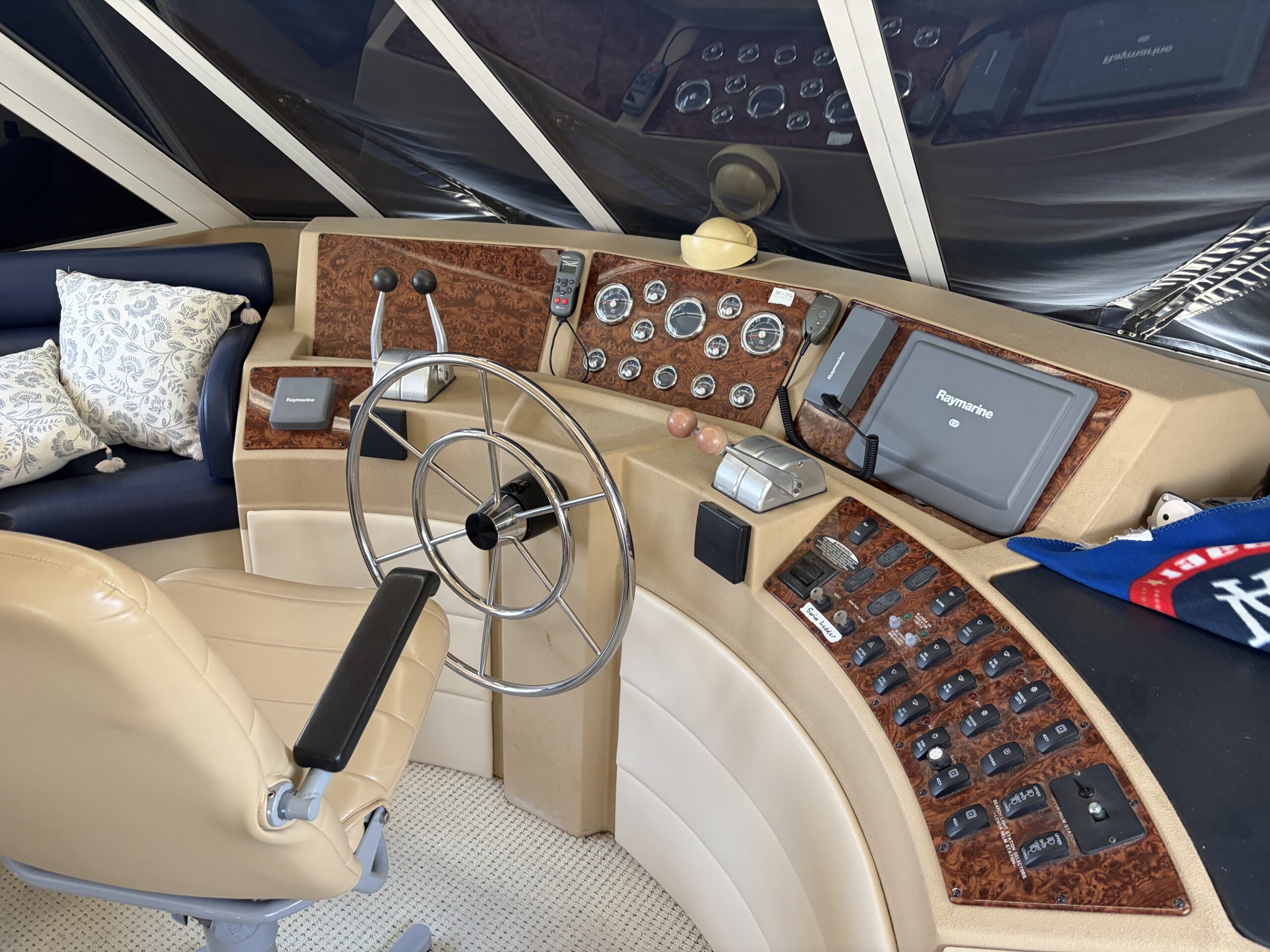 2005 49′ Meridian Pilothouse
