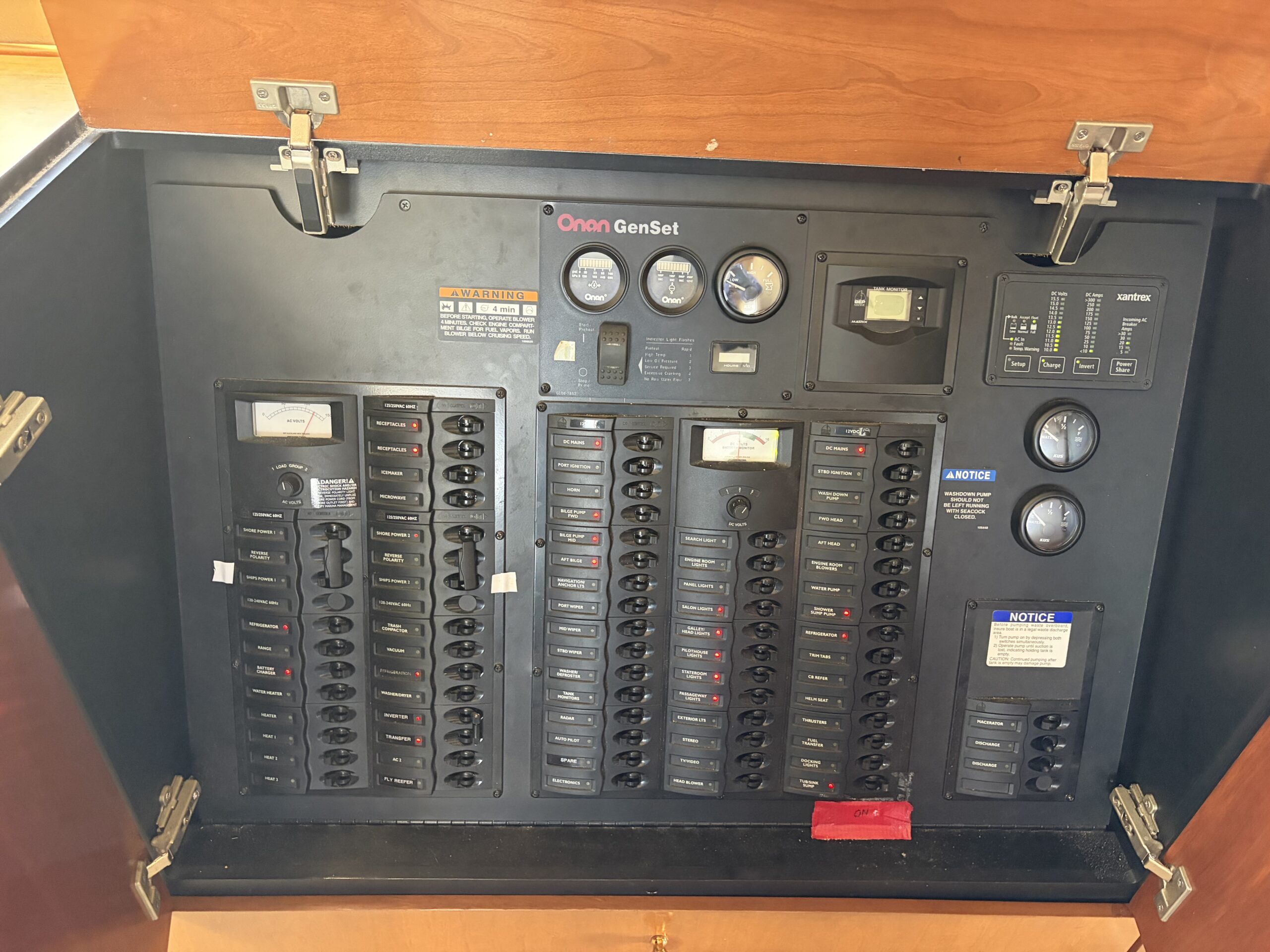 2005 49′ Meridian Pilothouse
