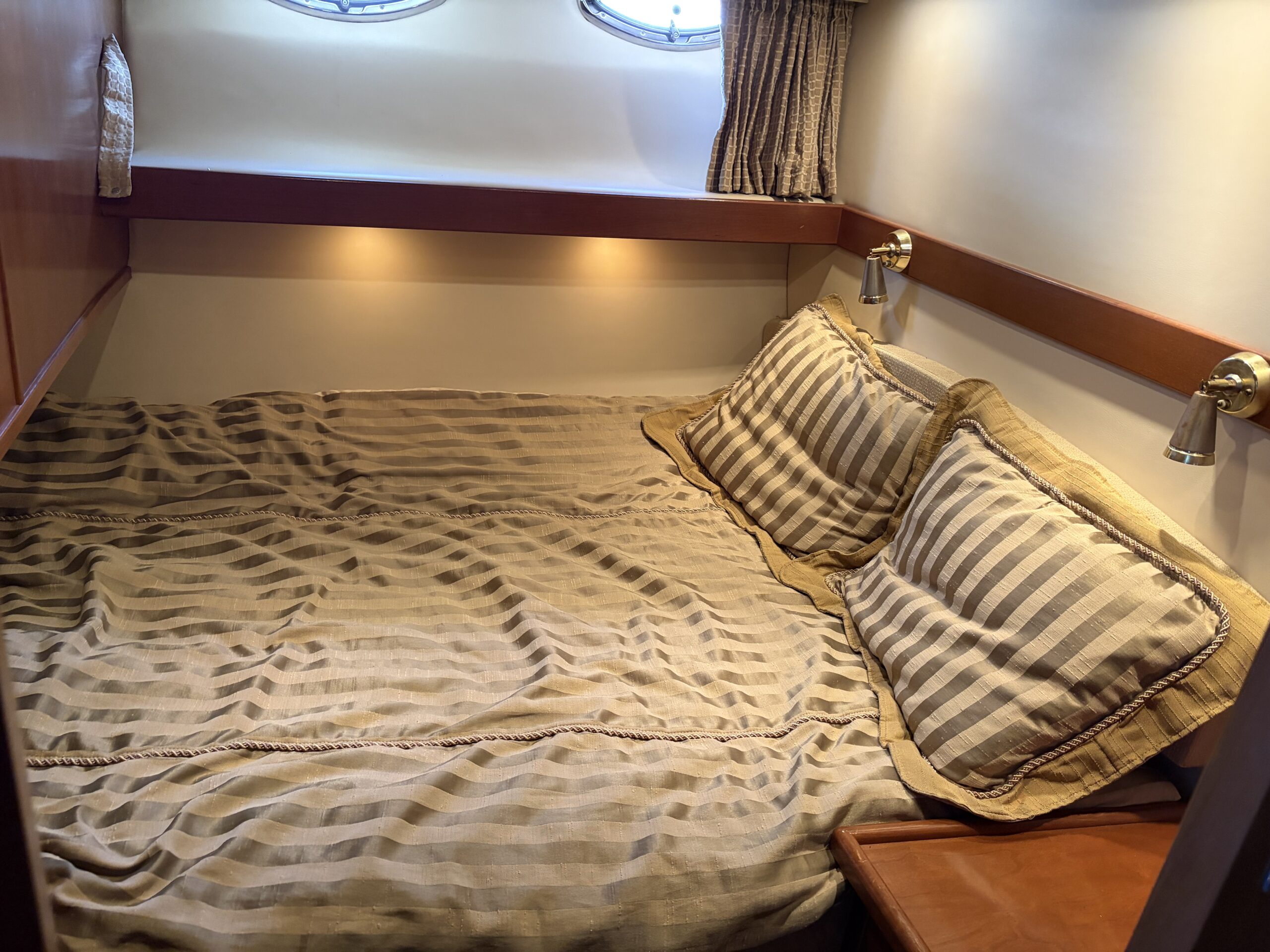 2005 49′ Meridian Pilothouse