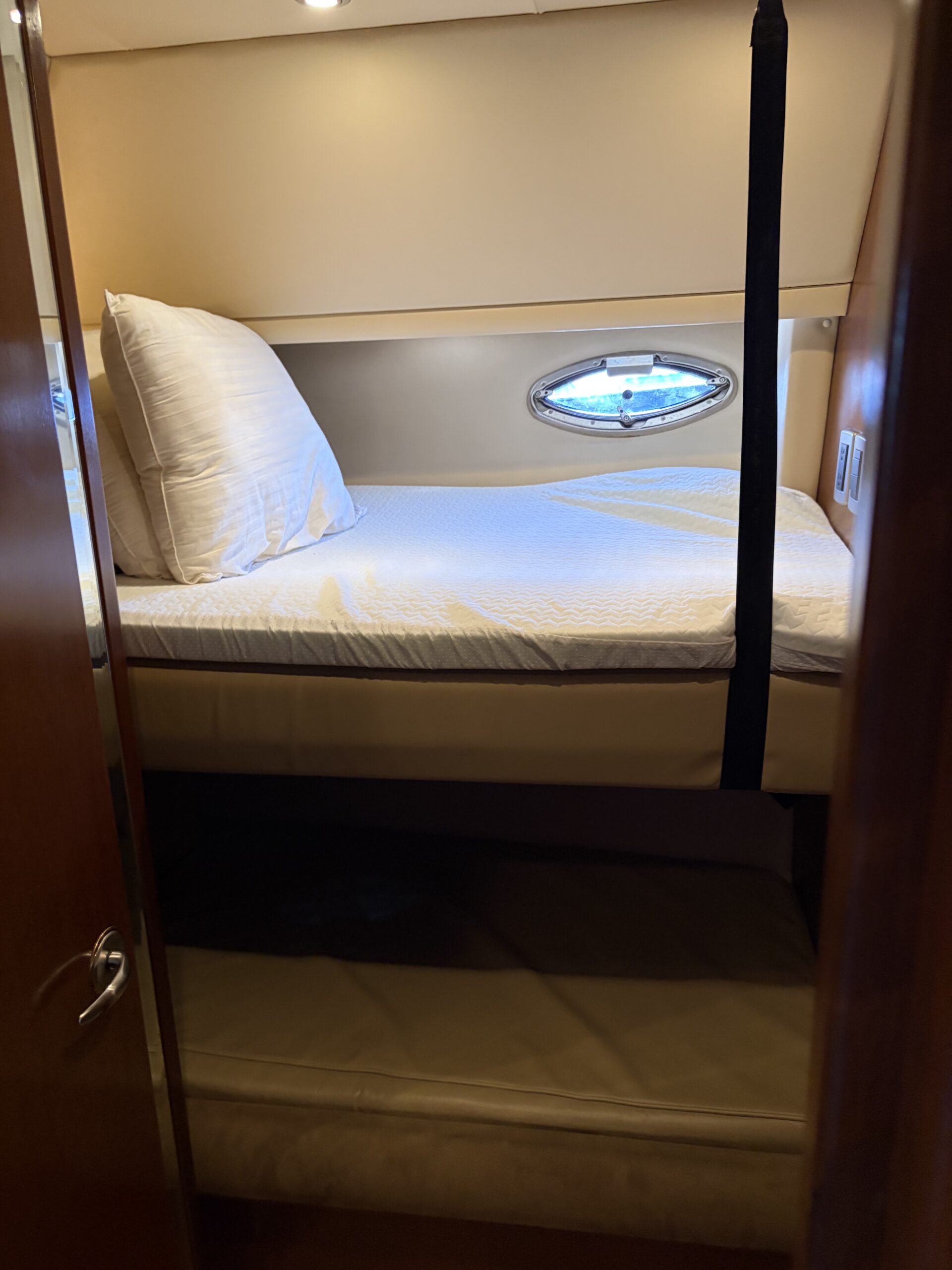 2005 49′ Meridian Pilothouse