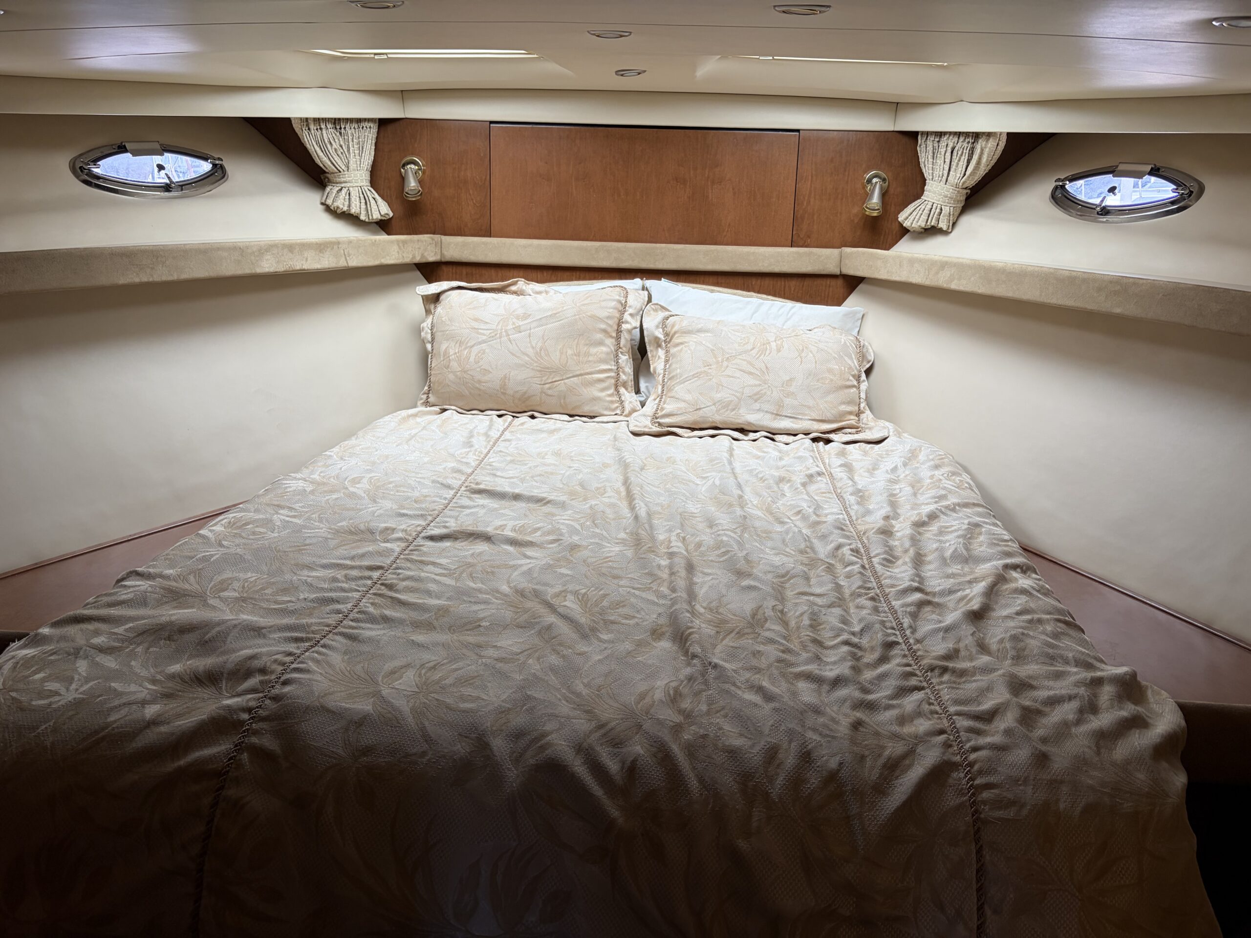 2005 49′ Meridian Pilothouse