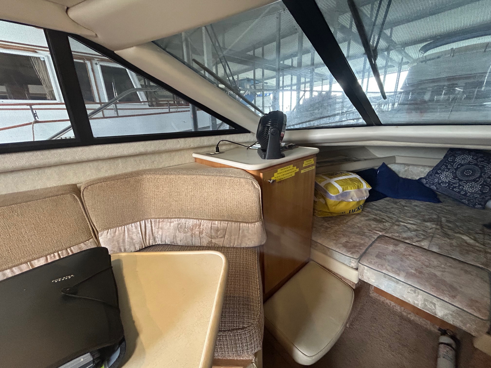 2001 Bayliner 28′ 2858