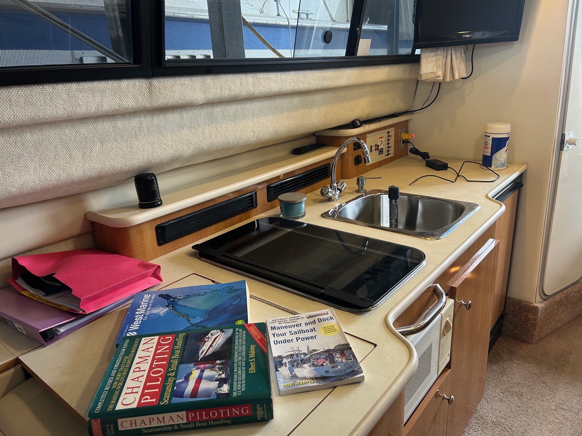 2001 Bayliner 28′ 2858