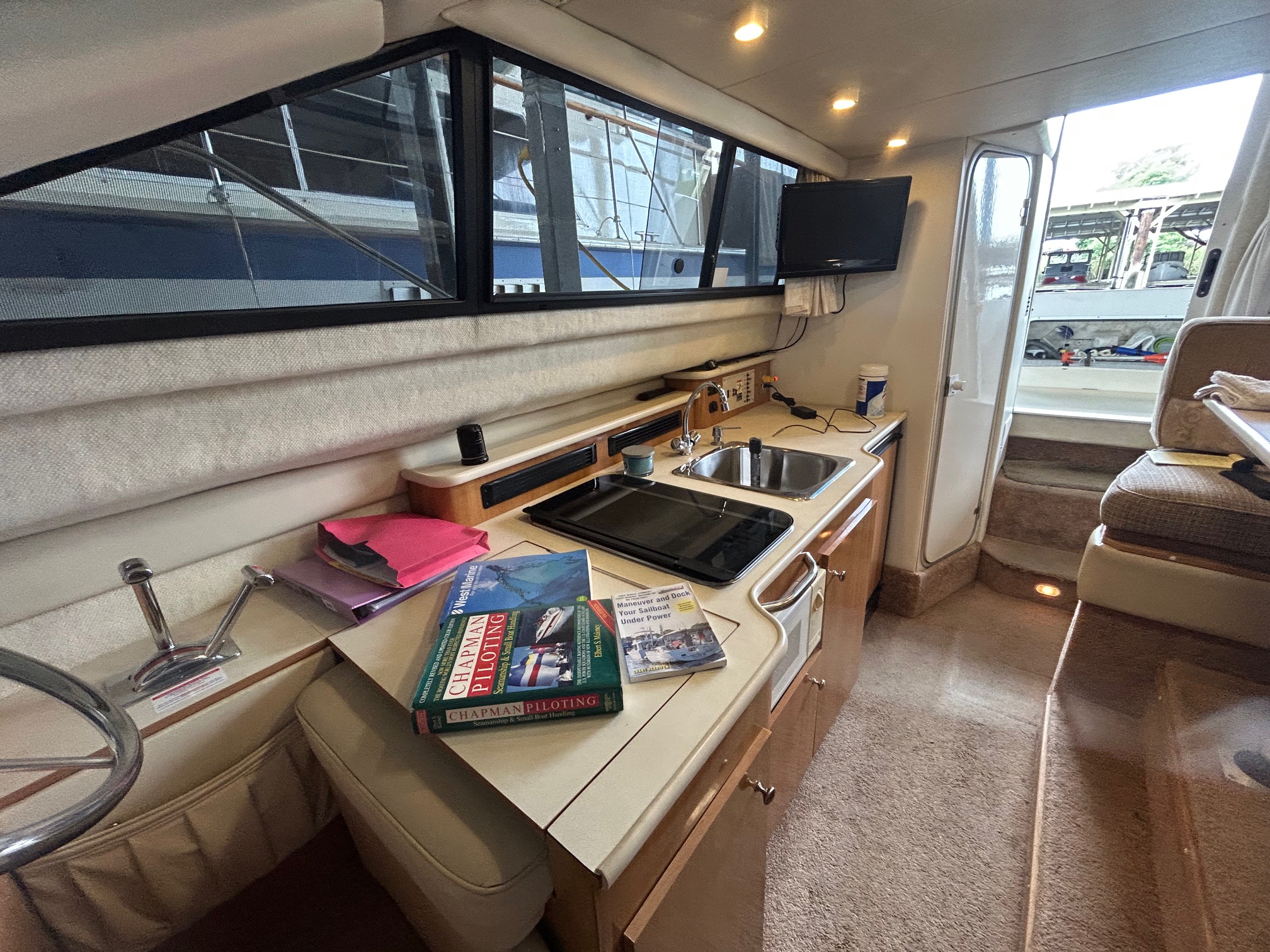 2001 Bayliner 28′ 2858