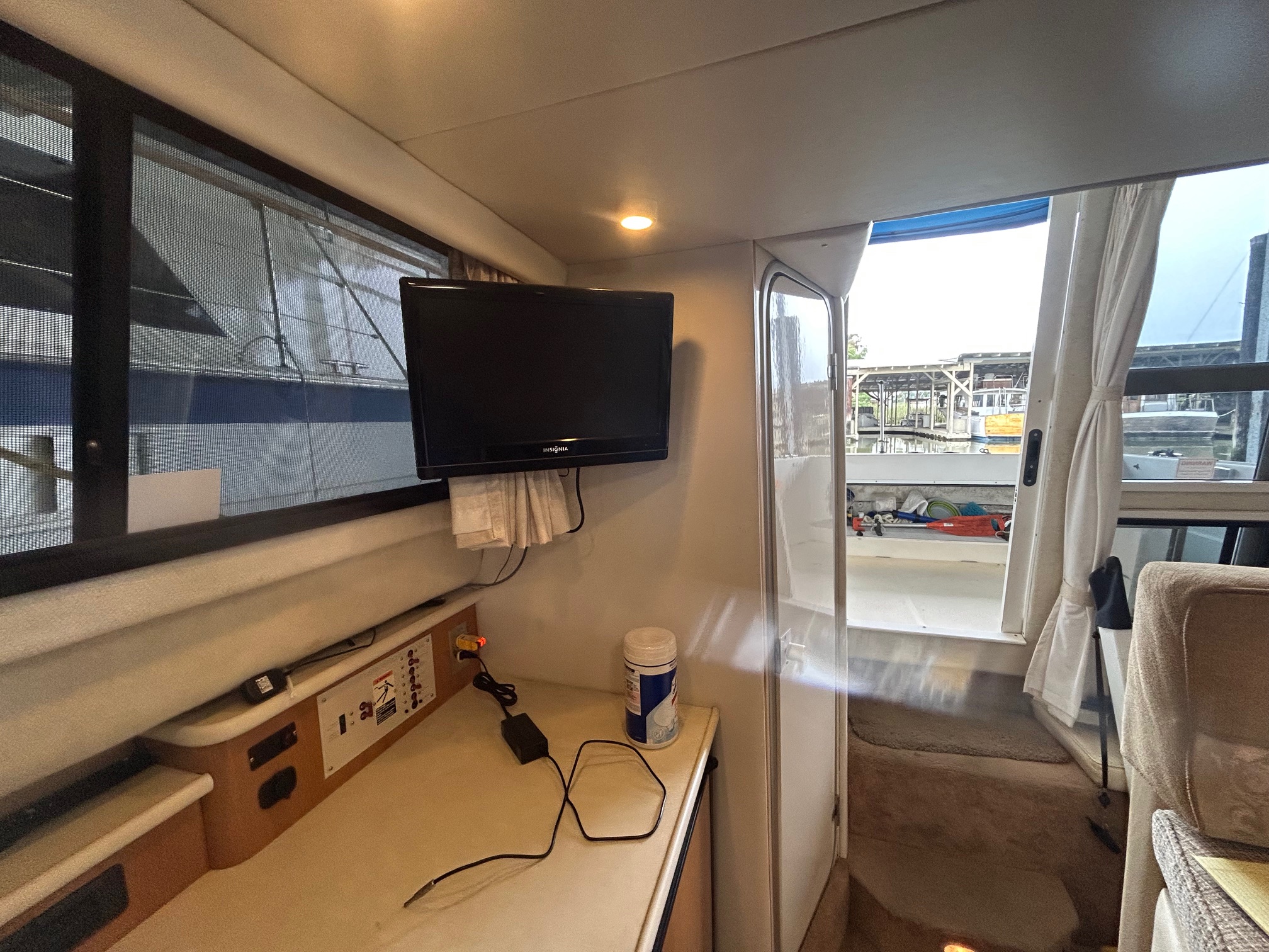 2001 Bayliner 28′ 2858