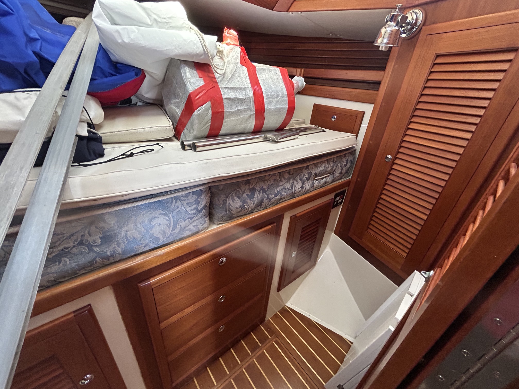 2002 40′ Pacific Seacraft Cutter