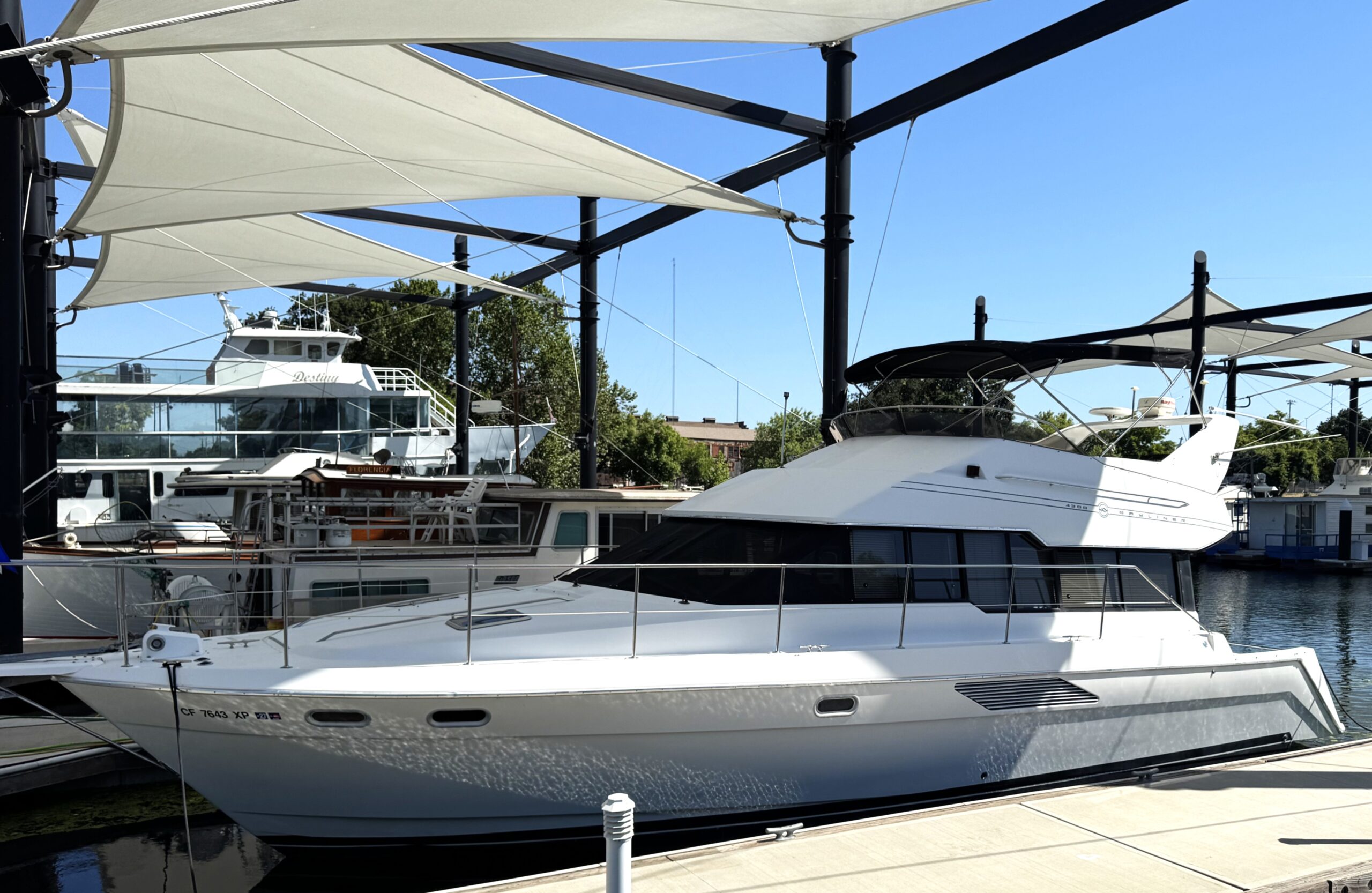 1994 43′ Bayliner 4388