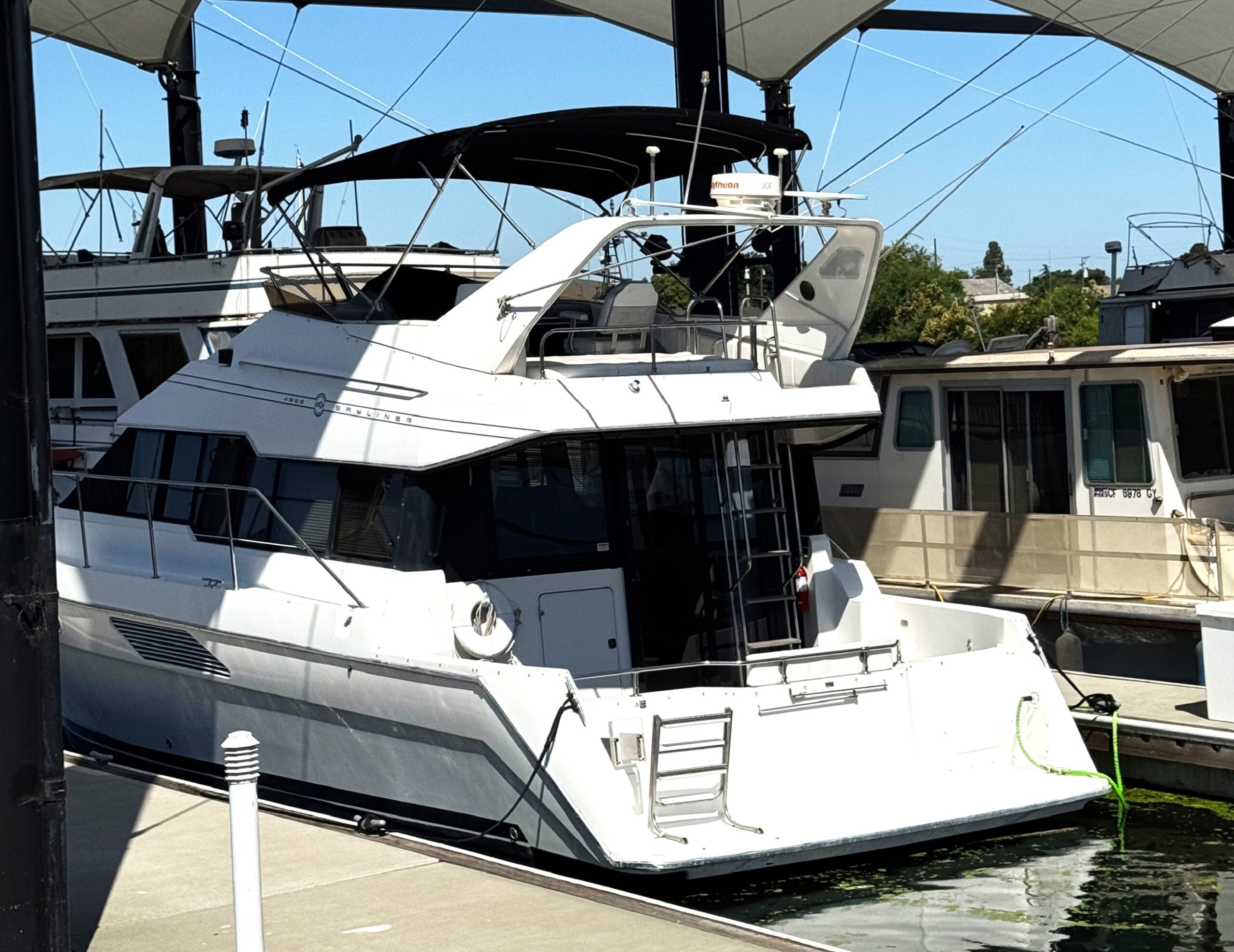 1994 43′ Bayliner 4388