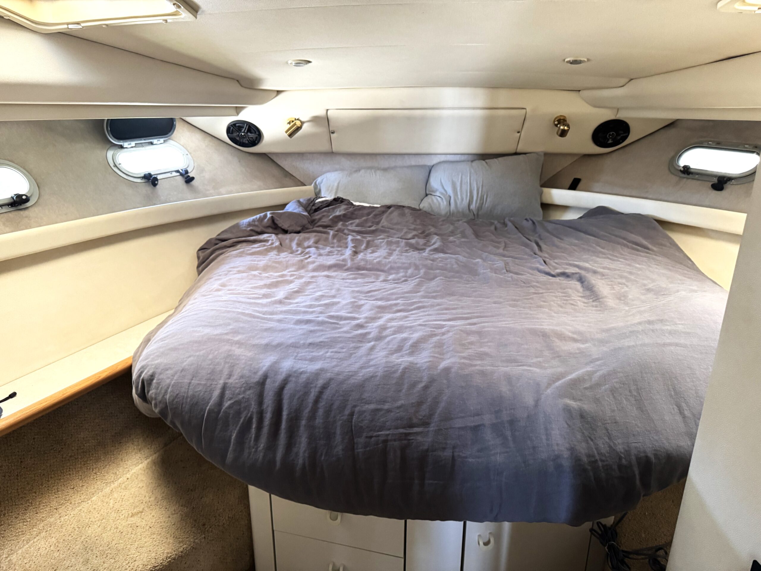 1994 43′ Bayliner 4388