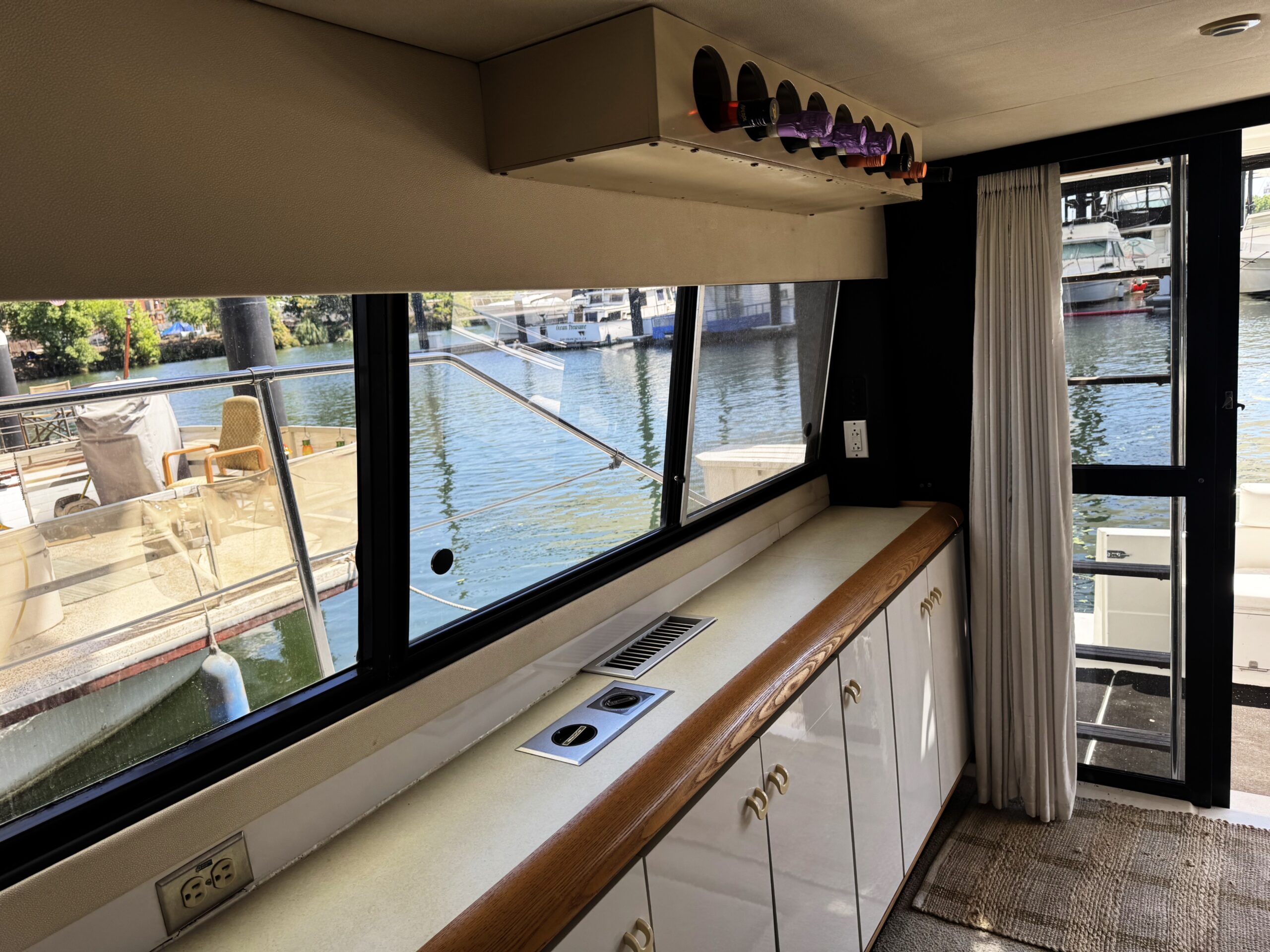 1994 43′ Bayliner 4388