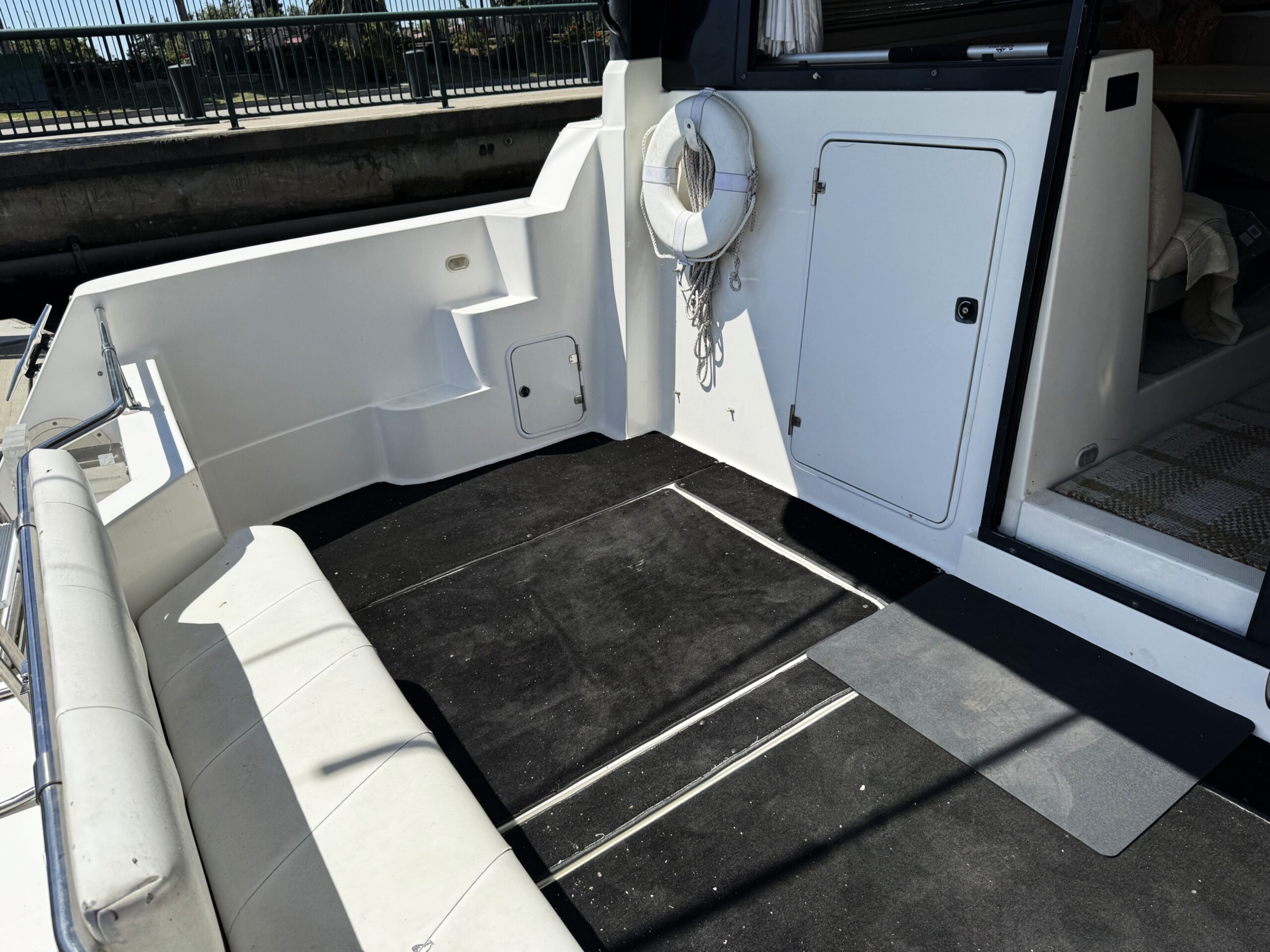1994 43′ Bayliner 4388