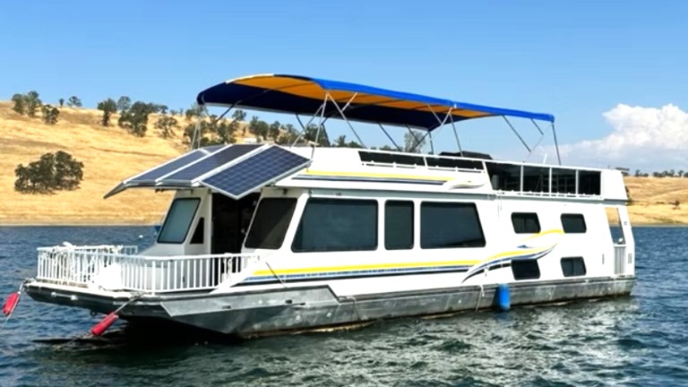 Fun Country Custom Houseboat