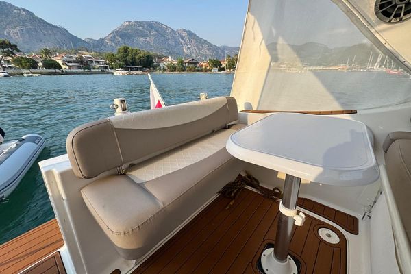 2001 28′ Bayliner 2858 Ciera