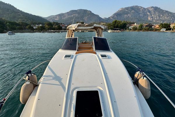 2001 28′ Bayliner 2858 Ciera