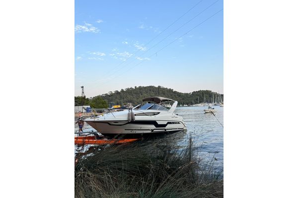 2001 28′ Bayliner 2858 Ciera