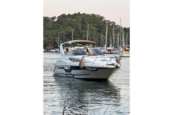 2001 28′ Bayliner 2858 Ciera