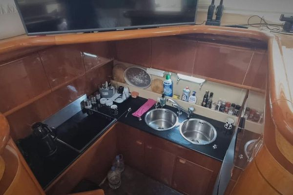 2001 57′ Ferretti Yachts 57 Motor Yacht